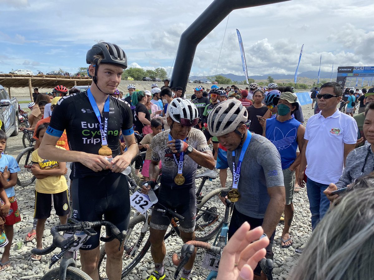 mluisamorales_'s tweet photo. The first finishers of the race show off their medals | @StarSportsHub @PhilstarNews #UGWS #UGWSPH https://t.co/kKXVUjJv4t