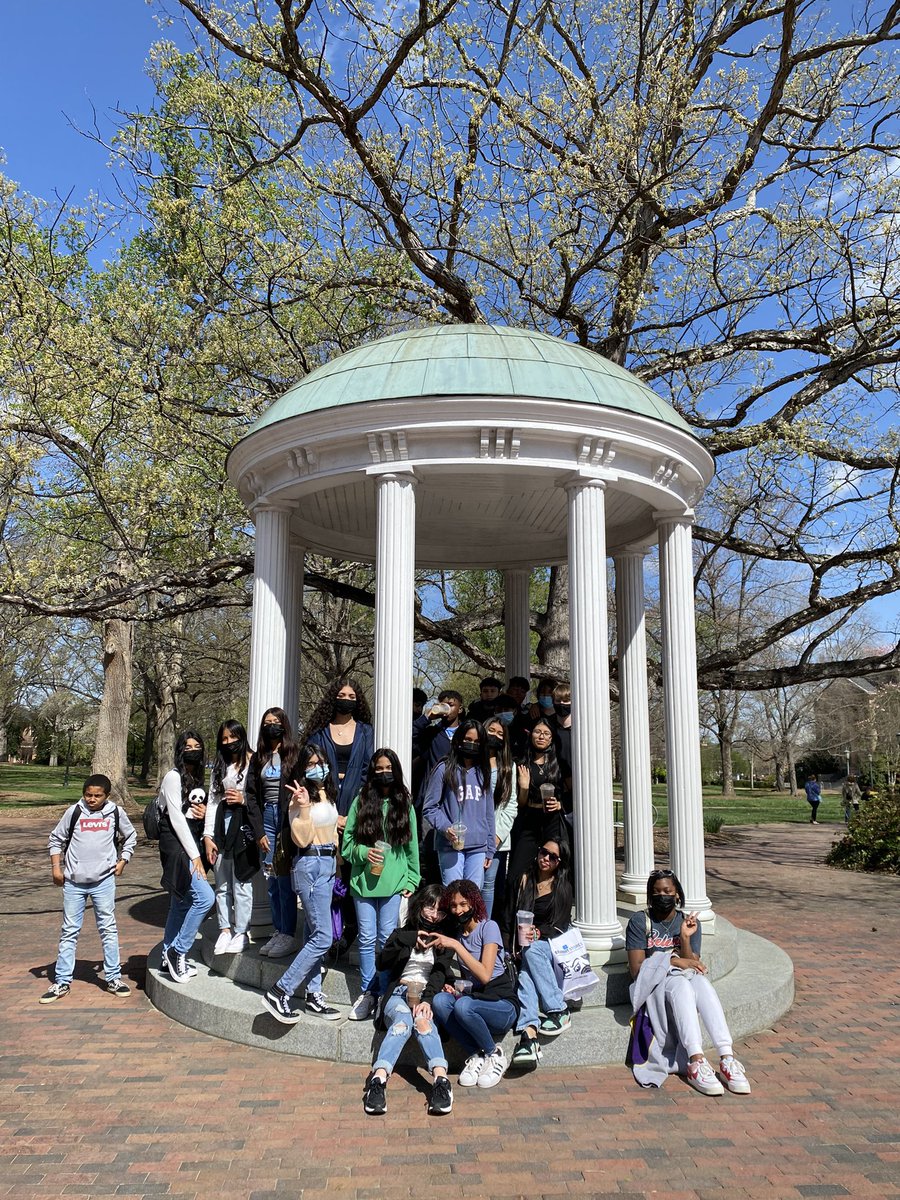 ABish250's tweet photo. #avid trips are back! Great visit to @UNC ‼️ fun time to be on campus during #FinalFour https://t.co/EWq8myIfQw