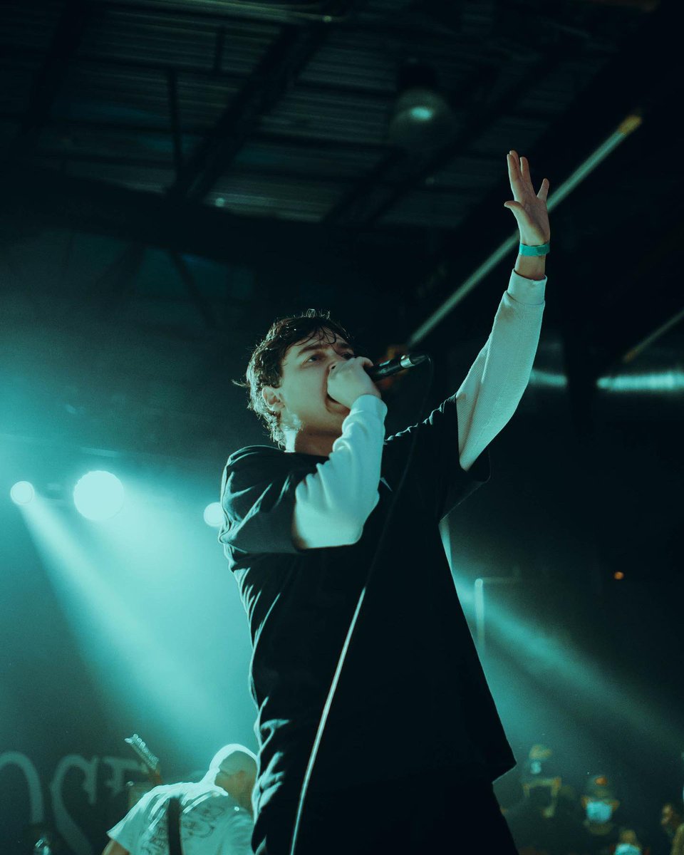 leahtildeath's tweet photo. @knockedloose is stopping through again on their tour and I 👏🏻 cannot👏🏻wait👏🏻. Some shots from #tidtheseason 
12.11.21 https://t.co/Oui6QxwiaX