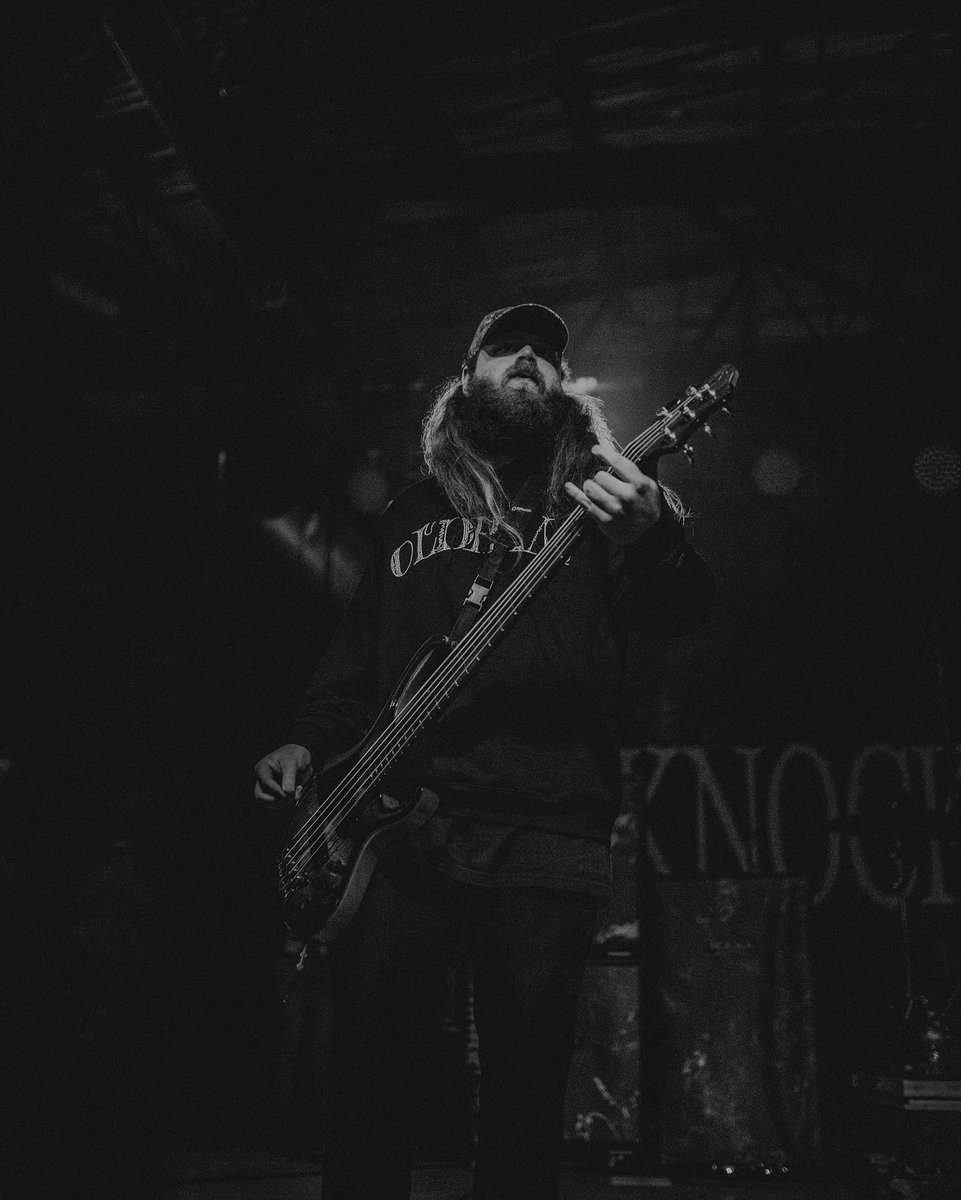 leahtildeath's tweet photo. @knockedloose is stopping through again on their tour and I 👏🏻 cannot👏🏻wait👏🏻. Some shots from #tidtheseason 
12.11.21 https://t.co/Oui6QxwiaX