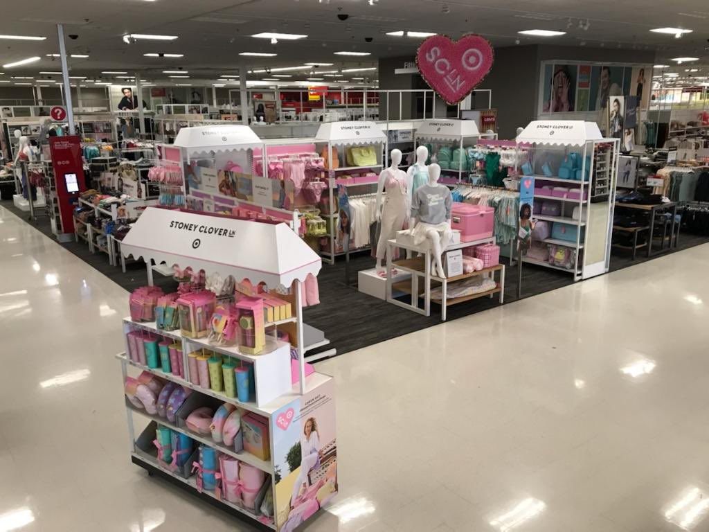 #StoneyCloverLanexTarget my teams first LTO without me and as always! Amazing! Love the colors and the set! My VM Christina and Claudia are amazing. <a href="/tonypena/">Tony Pena</a> <a href="/sfritz16/">Scott Fritzler</a> #targetstyle #brickyardigans <a href="/nikki_j1981/">Nikki Jaskulka</a>