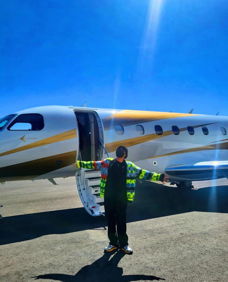 BTSARMY_VNZLA's tweet photo. IG 📷 | #JHOPE🐿️

#Hoseok (@/uarmyhope) actualizó su cuenta de Instagram con fotos nuevas de su llegada a Las Vegas! 

🐿️: 🌞🌞🌞

🔗  https://t.co/o4YYy3bPlk

© vminiecats

#BTS #BTSARMY #방탄소년단 @BTS_twt
Team BTS ARMY Venezuela
#StayHope✨ | #Judaru🦉 https://t.co/QpnLCEtQIz