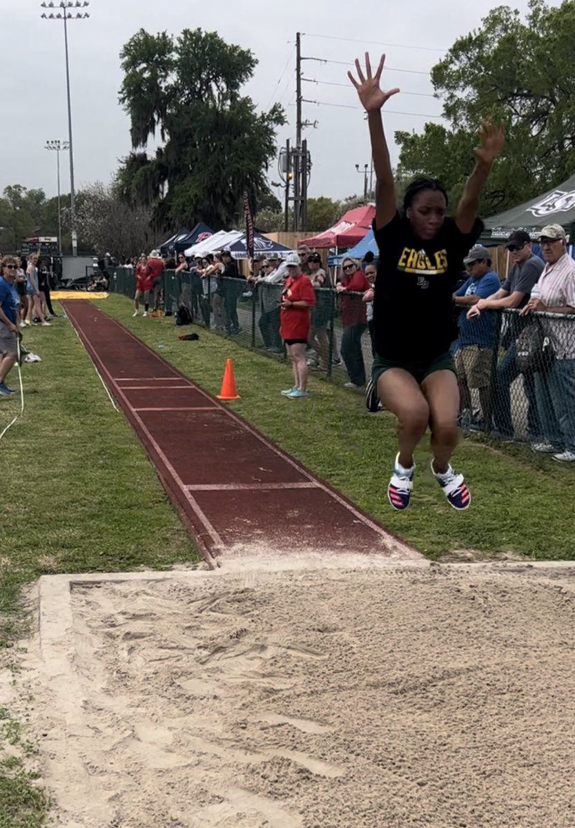 FBTrackField's tweet photo. Say Hello Our NEW SCHOOL RECORD HOLDERS….
TJ- @BayleighMinor 
400- Noah Brooks
Boys 4x100- @713Cobey @LeblueSam Bryce and @the_noahbrooks 
Girls 4x800- Bayleigh, Gabbie, Maddie Sidney
Great day at the “OVAL OFFICE”
@FBEagles @vypehouston @TXMileSplit https://t.co/FtKLWtolBz