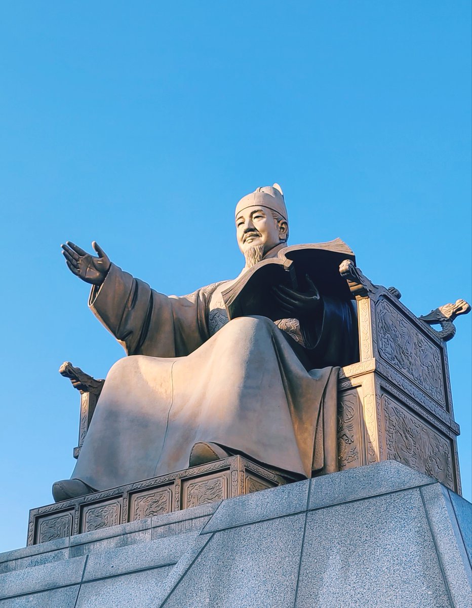 seoul721's tweet photo. 한국어 공부합니다!!! 이 언어 어렵지만 재미있어요.
#kingsejong #koreanlearner #adoptee #languagesarehard https://t.co/5fwHc9u3Zv