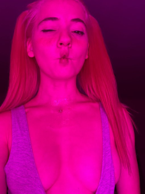 2 pic. Espero que tengan lindo finde uwu ❤️ https://t.co/CErlp4fmJX