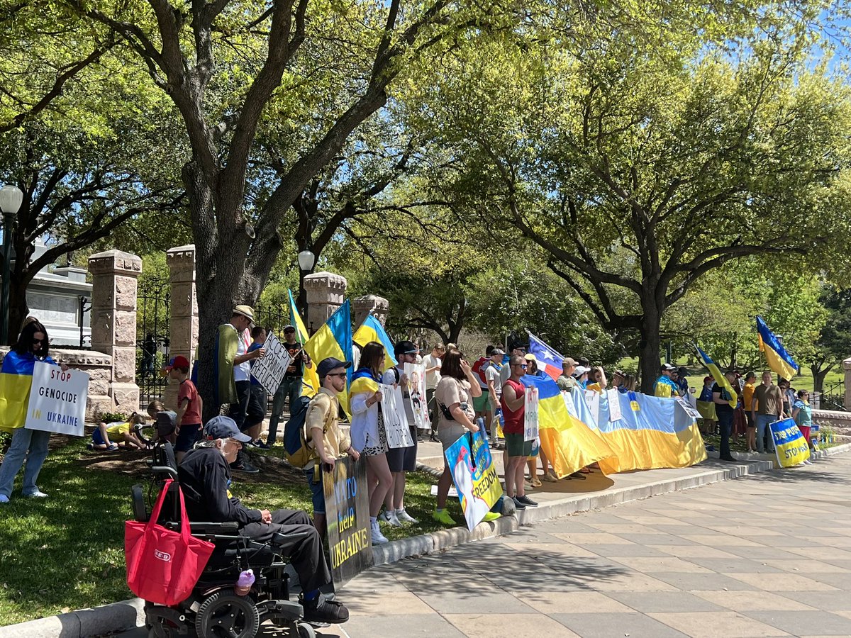 AngelLuisVega's tweet photo. Proud to see and hear our people advocating against the war in 🇺🇦 Ukraine.  

I love this country 🇺🇸 and our great state of Texas! 
#StandWithUkraine #SupportUkraine #TxComp
#VegaForTexas https://t.co/oHyZLhWM3R