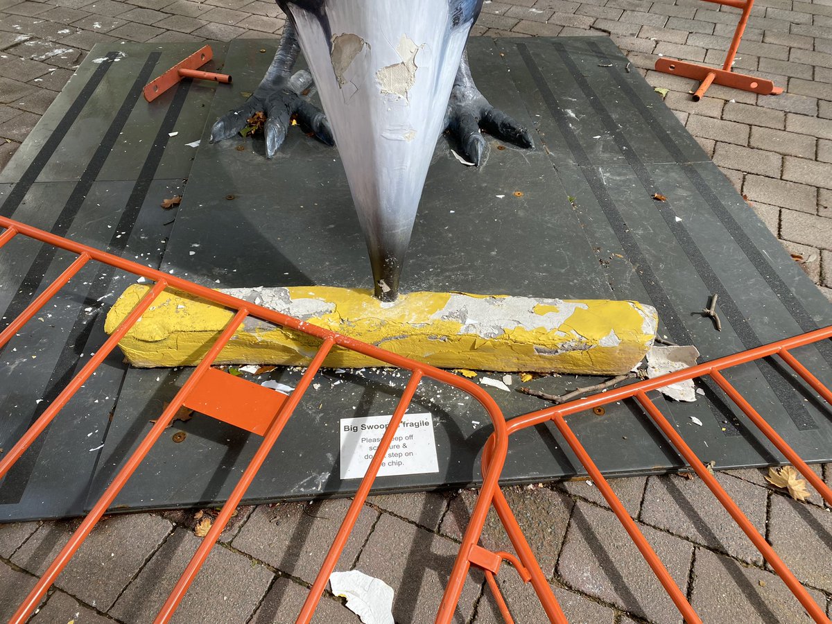 LewisHaskew's tweet photo. Canberra’s giant magpie sculpture has been targeted by vandals again.
Poor Big Swoop 😢
@mixcanberra @CityRenewalCBR https://t.co/htxGtznKOk