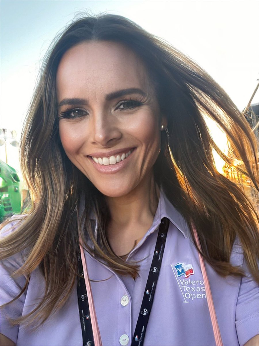 That face you make when <a href="/dariusrucker/">Darius Rucker</a> sings the song you’ve been waiting for. #WagonWheel  #ValeroTexasOpen