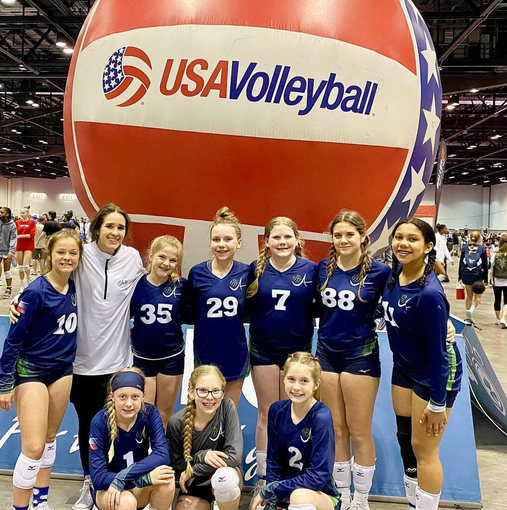 arete_athletics's tweet photo. 12 Navy heading to the Bronze Bracket at Sunshine Classic Qualifier in Orlando! #gogetemladies #wearearetรฉ https://t.co/hL3zH6td32 https://t.co/OW0R56YLj3