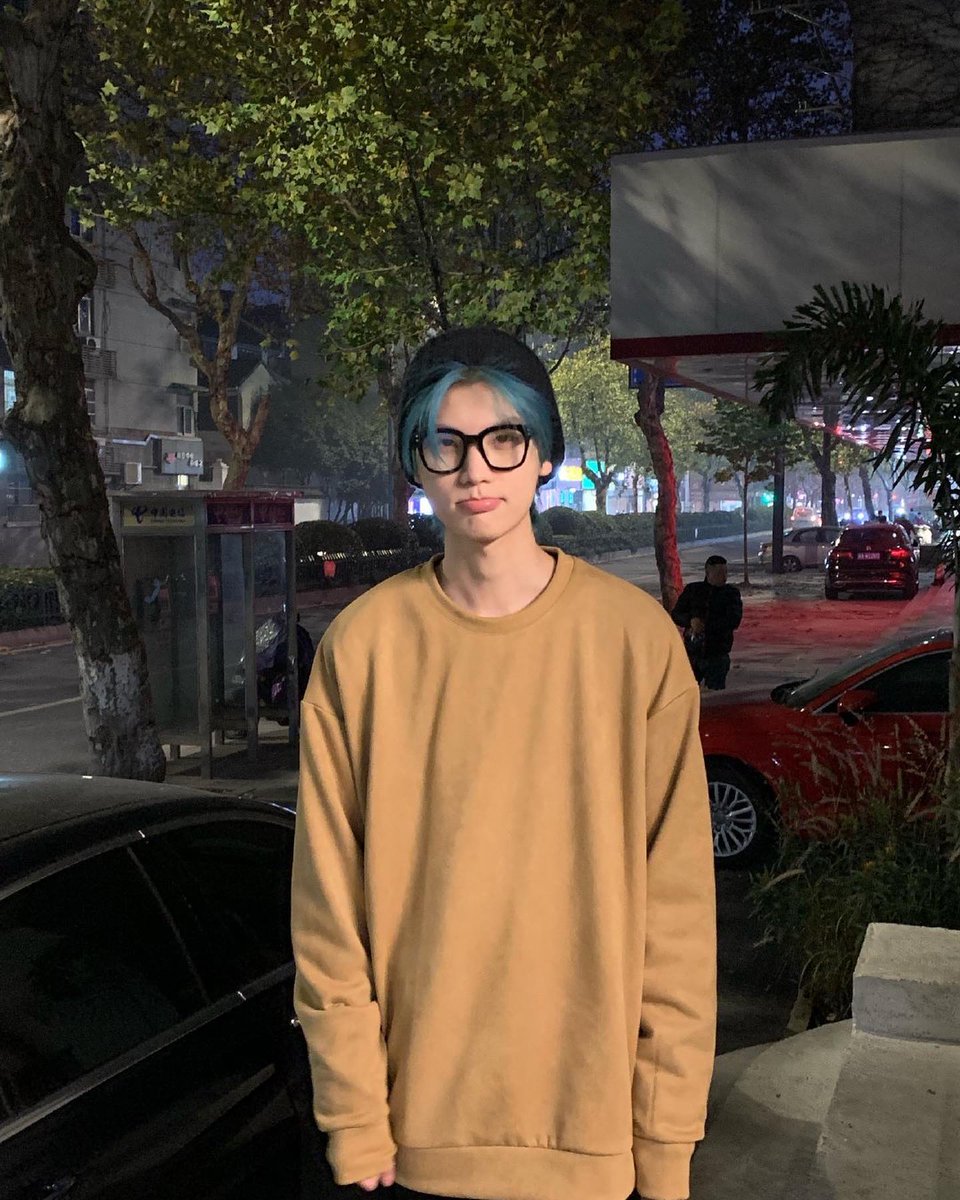 P3NTAGR2M's tweet image. pov: "quem é esse cara que tu tá ficando? tem foto?"