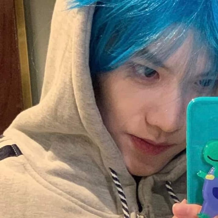 P3NTAGR2M's tweet image. pov: "quem é esse cara que tu tá ficando? tem foto?"