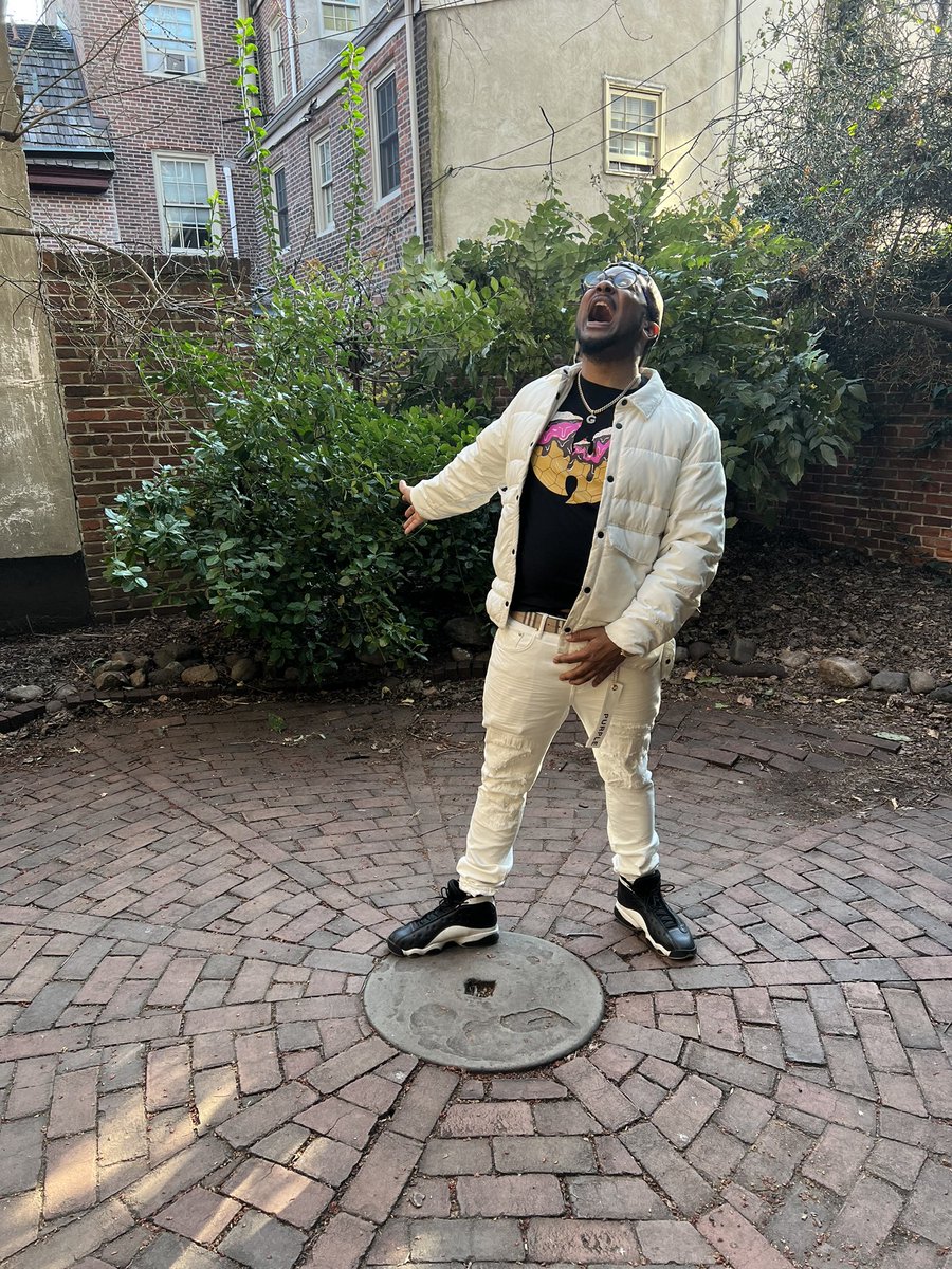 GTheMastermind_'s tweet photo. What song am I singing? https://t.co/rYn1EXd1ZW