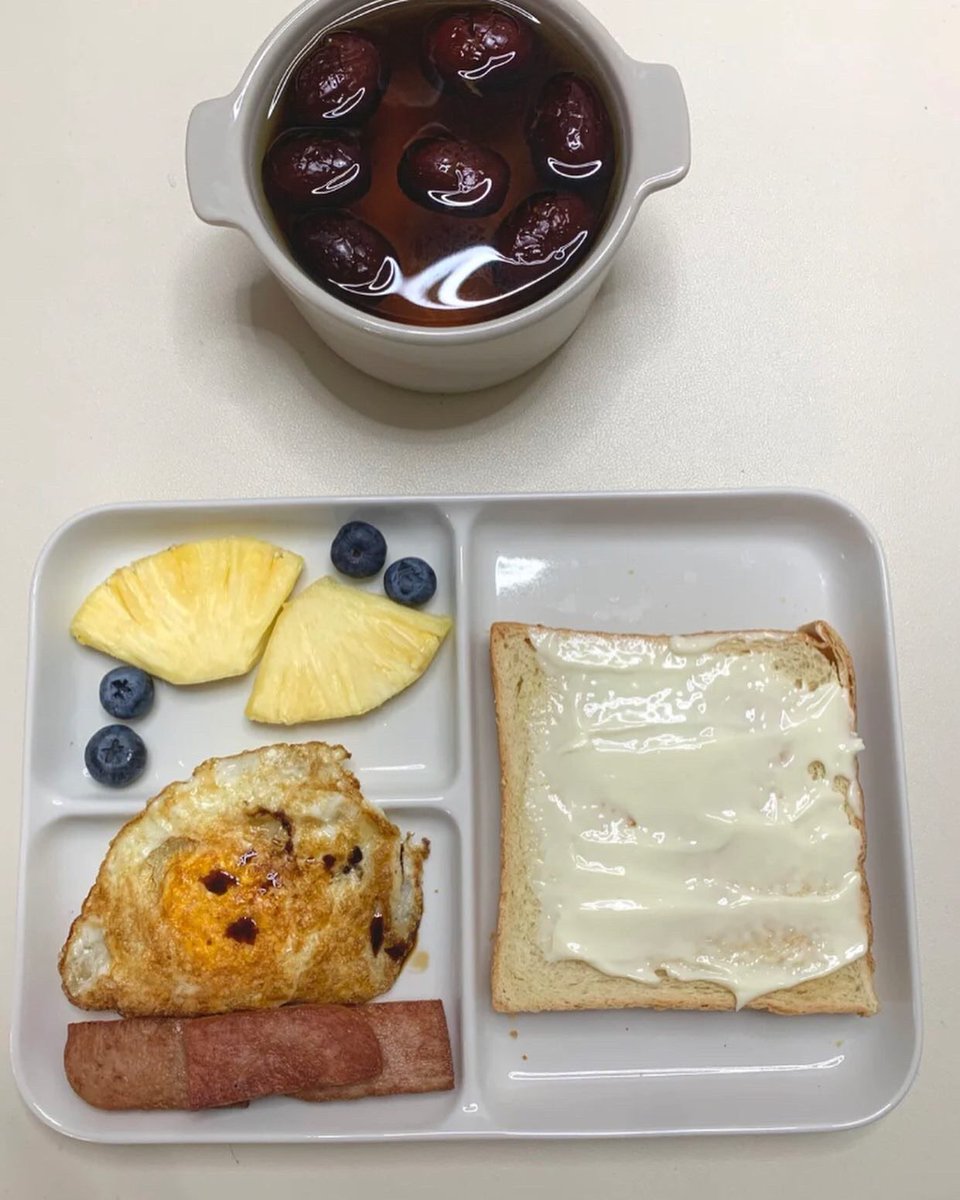 MissTang0920's tweet photo. Breakfast today! Tea red dates.#今天的早餐长这样 #奶酪吐司 https://t.co/Y7uw13GRso