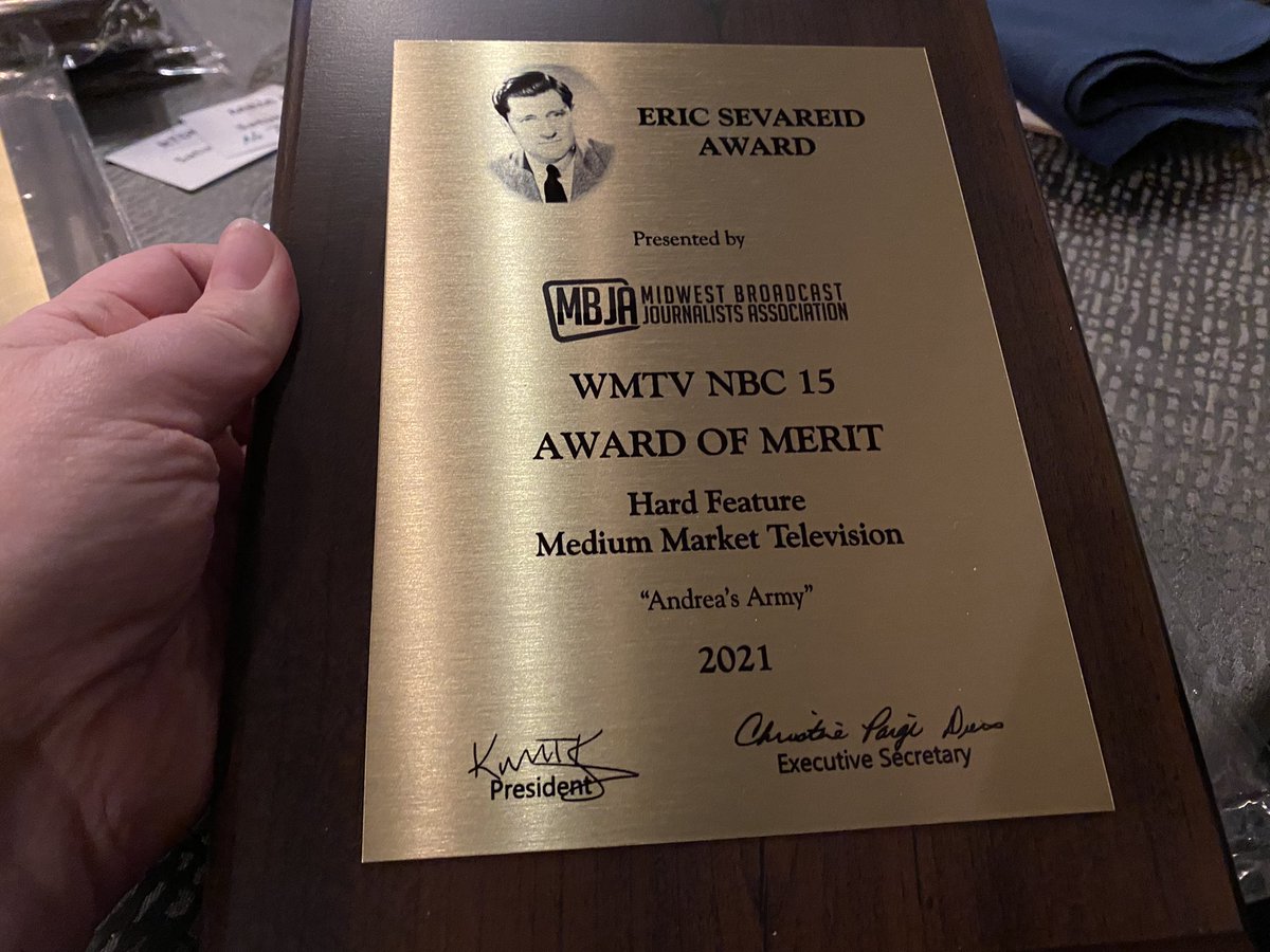 JessLaszewski's tweet photo. Way to go, @michellebaik for MMJ’ing this moving story! Congrats on your Eric Sevareid Award of Merit #MJC22 #GrayProud #NBC15 👊🏼 https://t.co/sXEB0ucV2H