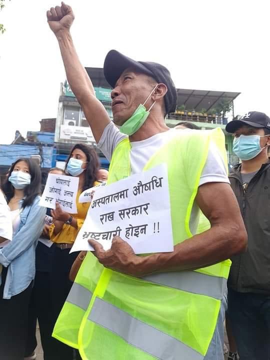 DocstoryNepal's tweet photo. #saveghopacamp Everyday4pm
"घोपा बचाउ अभियान !" अर्थात् #savebpkihs
Bpkihs Dharanमा सुधार र सकारात्मक परिवर्तन ल्याउन साथै संरक्षण र प्रबर्द्धन गर्न लागौं भनि आह्वान गर्ने युवाहरु सम्मीलित संस्था Hami Nepalले धरानमा आयोजना गरेको र्याली र धर्ना कार्यक्रममा ऐक्यबद्धता जनाउँ l https://t.co/4yCR3icEUt