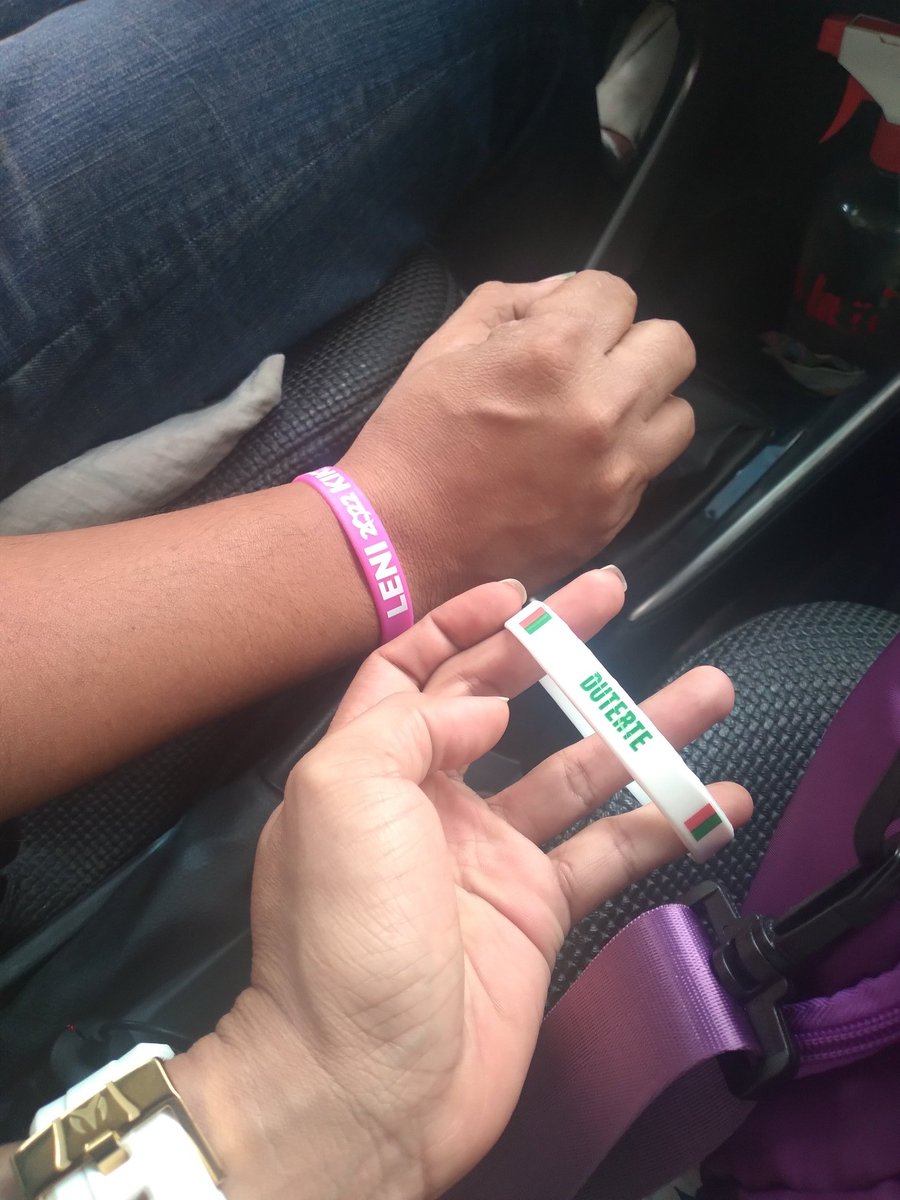 the_pearl_lover's tweet photo. From last night's bardagulan, i can say God is really good! 

I had the urge to go to the beach today,&amp; took a cab. The driver is a staunch BBM-Sara supporter. We had a healthy discourse,&amp; it ended well. He even asked for the Leni-Kiko baller I was wearing, in exchange for his. https://t.co/VXKiGJgscd