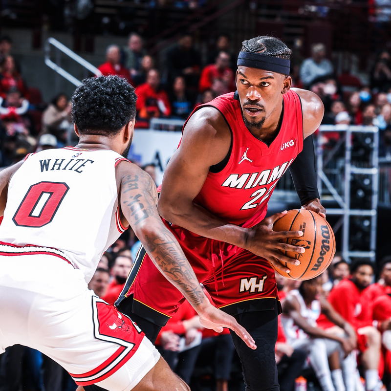 #HEATWin final - Miami 127, Chicago 109

🔥 Butler: 22pts, 7rebs &amp; 6asts
🔥 Lowry: 19pts &amp; 10asts
🔥 Herro: 19pts &amp; 8rebs
🔥 Adebayo: 16pts &amp; 7rebs
🔥 Dedmon: 14pts &amp; 5rebs
🔥 Vincent: 13pts, 3asts, 3 3PM
🔥 Strus: 10pts