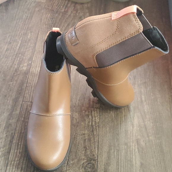 Wondertech561's tweet image. So good I had to share! Check out all the items I'm loving on @Poshmarkapp #poshmark #fashion #style #shopmycloset #americaneagleoutfitters #nycc #sorel: posh.mk/iPRqRAMKUob