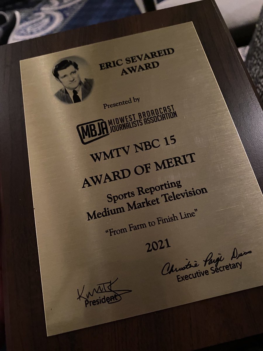 JessLaszewski's tweet photo. Congratulations @GeorgeBalekji and @jernichols for your Sevareid Award of Merit in Sports Reporting category #MJC22 #NBC15 #GrayProud https://t.co/ZcI3d8z9yE