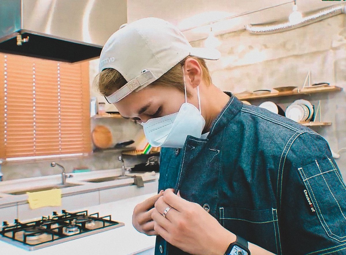minhosfile's tweet photo. — #LeeKnow food folder, a thread 👨🏻‍🍳🤍 https://t.co/5UfQc9pfEG