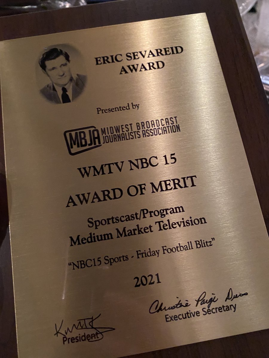 JessLaszewski's tweet photo. Congratulations to our 2021 #NBC15 Sports Team for this Sevareid Award of Merit - Best Sportscast - @jockosports @LeahGraceD @GeorgeBalekji 👊🏼 #MJC22 #GrayProud https://t.co/RbZgC45zzr