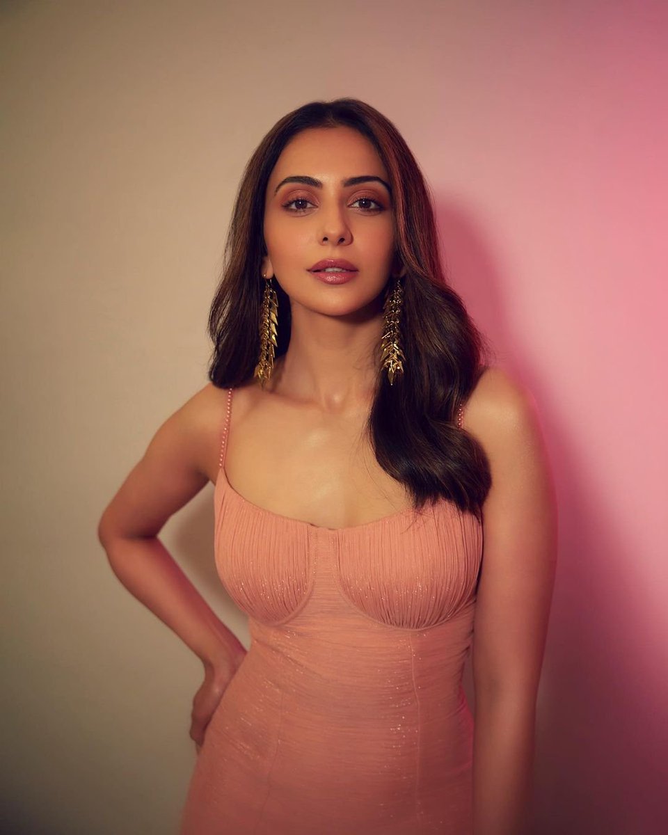 rakulpreetfans's tweet photo. Stunning #Rakulpreet #RakulPreetSingh #RakulFanatics #RakulPreetFanatics #Rakul #Rakulian #Rakulism #Actresshot  #ActressHotPhotos #actresses #actressnavel #actressgallery #actress #actressbold #Tollywood #tollywoodactress #TFITalks https://t.co/ooGwYhKuR6