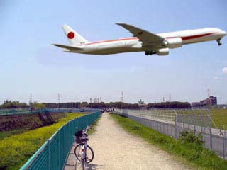 IWA6809's tweet photo. こんな記事見つけました
伝説の旅客機撮影スポット”激変か!? 伊丹空港そば「千里川土手」再整備へ BBQもできるかも
飛行機を見に行こうとして偶然見つけた場所で何回かデートにも使いました
こんな写真も撮れました
＃伊丹空港 ＃千里川 ＃32L ＃飛行機 ＃BBQ ＃車

https://t.co/z7TrpGJJat https://t.co/jRdVzi0EzE
