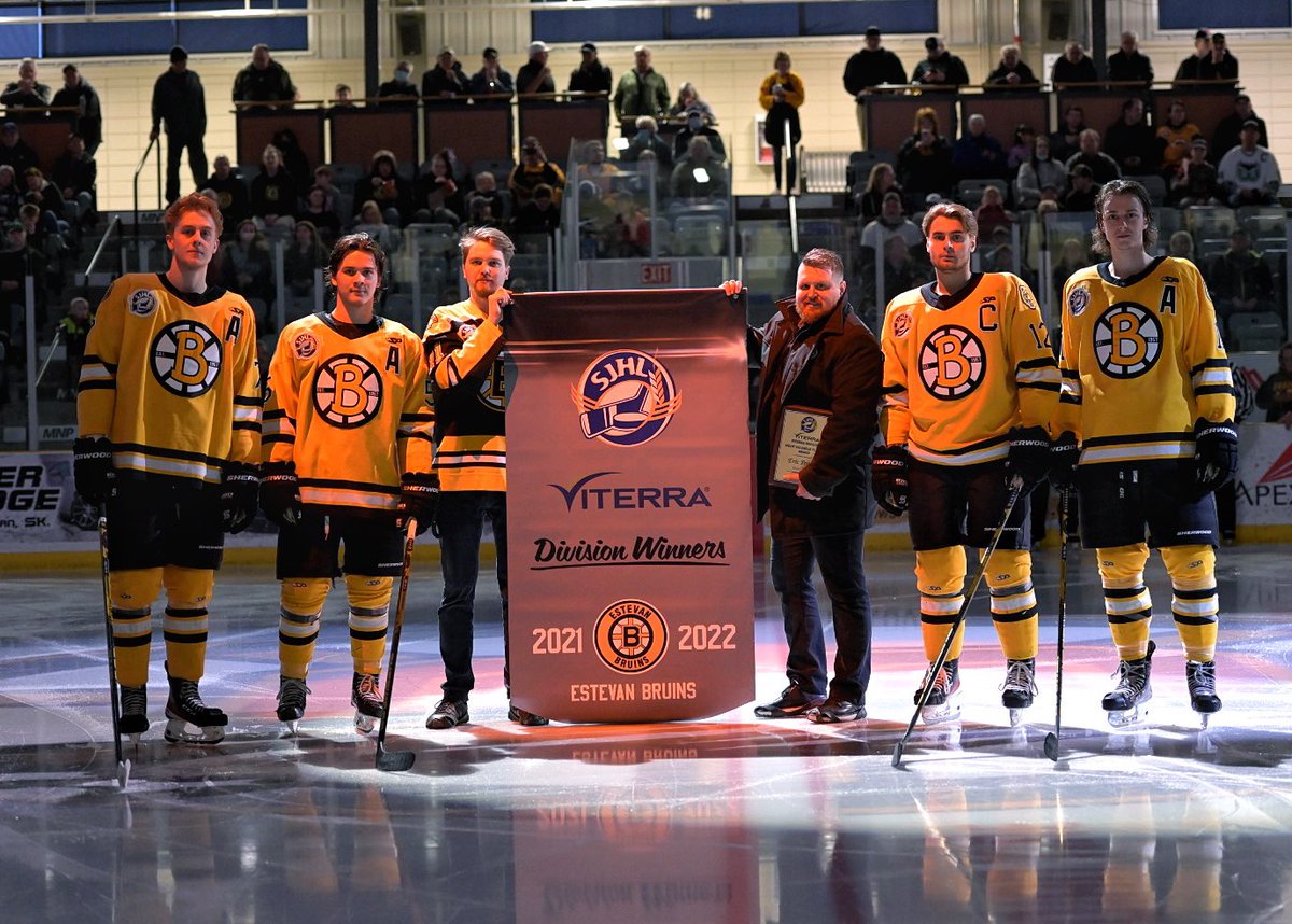 estevanbruins's tweet photo. Before the game, we had a couple presentations from the SJHL. Eric Pearce received the Viterra Division Most Valuable Player award, Mark Rumsey was awarded the Viterra Division Forward of the Year, and the team was presented with our Division Winner banner! 

📸 Billy Durr https://t.co/i5AkN6Sbzf