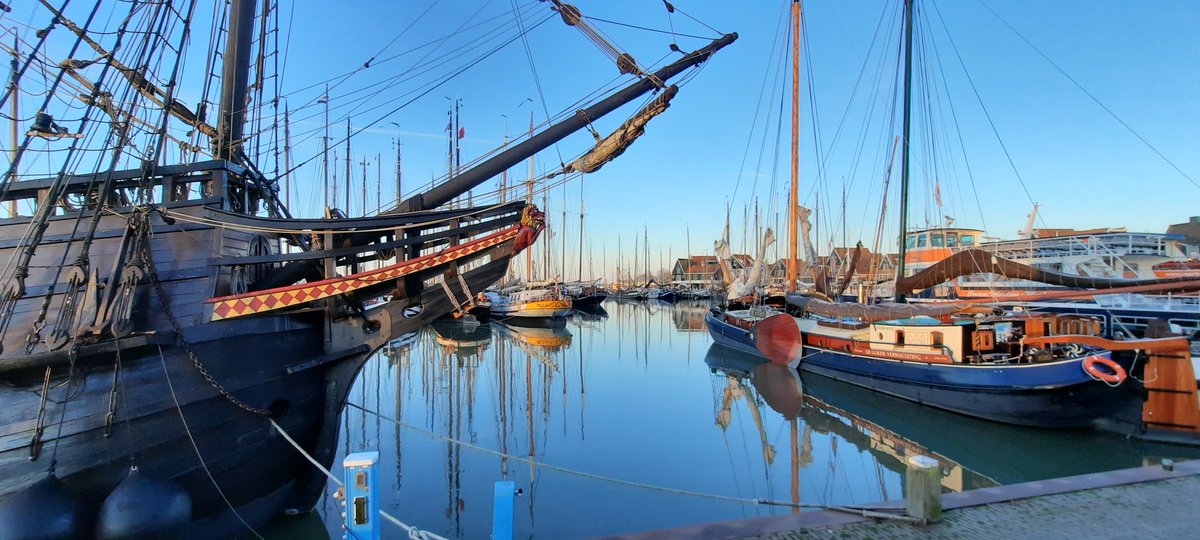 Volendam in alle stilte vanmorgen. <a href="/groot_waterland/">Groot-Waterland</a> <a href="/janvissersweer/">JAN VISSER</a> <a href="/NHNieuws/">NH Nieuws</a> <a href="/NoodweerBenelux/">NoodweerBenelux</a> <a href="/weerenradar_nl/">Weer & Radar Nederland</a> @Talpaweer <a href="/StormHour/">#StormHour</a> <a href="/ThePhotoHour/">#ThePhotoHour</a>