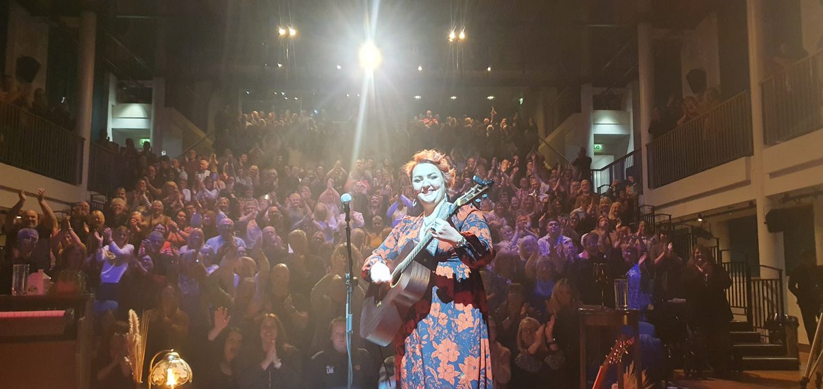 B R O N W E N tweet media