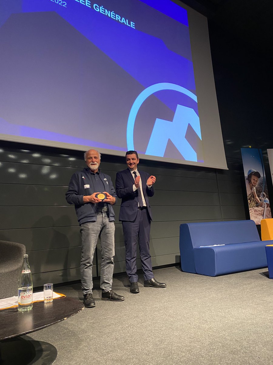 CDFFME42's tweet photo. Hier, M @PerdriauGael a remis à Anouck Jaubert (qui met fin à  sa carrière après une dizaine d’années au plus haut niveau) et Jean-Luc Rigaux la médaille de la ville. Une belle reconnaissance pour leur implication pour le développement de l’escalade. https://t.co/WQvJErhQy4