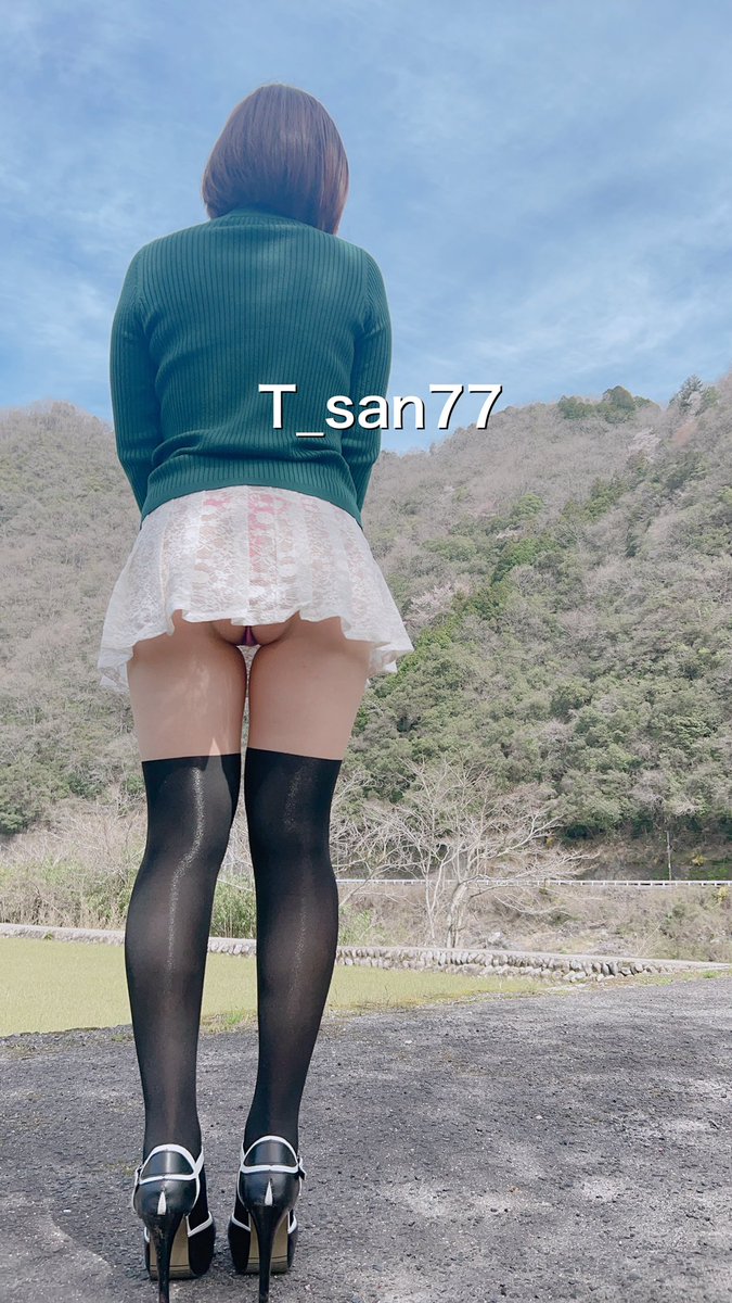 T_san77's tweet photo. 昨日の露撮の格好はこんな感じでした～
マイクロミニ＋スケスケで
オープンブラなので乳首ポチもわかるかな…？ https://t.co/TmOJnY3IjO