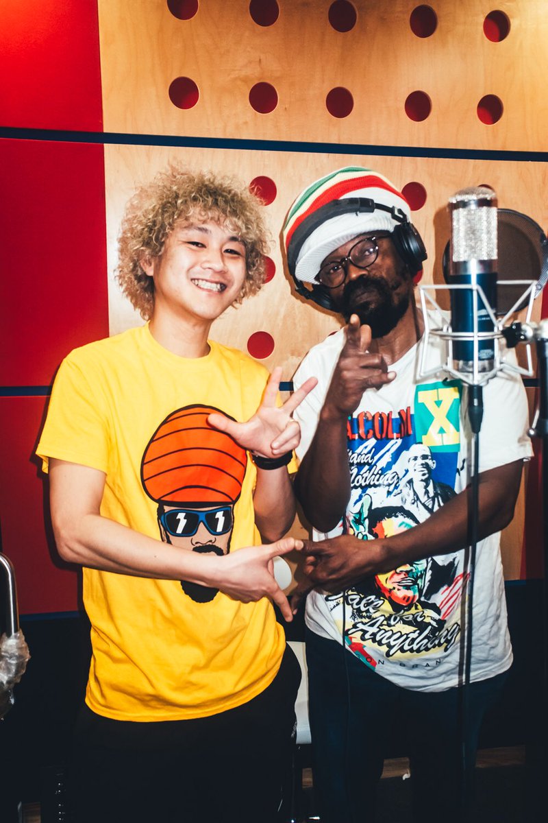 EasySqueeze1986's tweet photo. グラミー賞受賞者WYKAL ROSEさん。

写真撮ったら

お前のピクチャーはバッド(イケてる)や！！ダブ一曲やるわ！！

って言われてダブ貰って、
ほんまにダブ届いた

評価されてこう言うかたちで認められるってスゲーーー嬉しい https://t.co/XMQDg8mOow