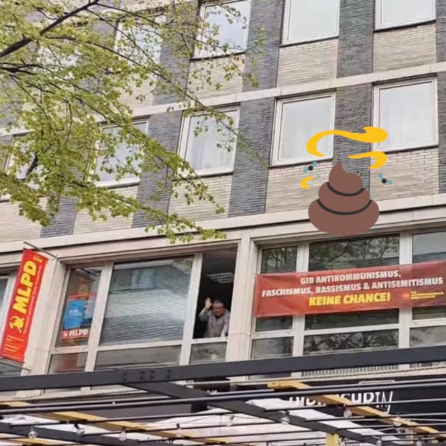 taltalim_tali's tweet photo. Ganz #Düsseldorf hasst die PandemieLeugner*innen.
Ganz #Düsseldorf?
Nein, die #noMLPD winkte gestern #dus0204 freundlich, als die Demo vorbeizog 🤢
Das meinen sie wohl mit "Gib Antikommunismus, Faschismus, Rassismus & Antisemitismus keine Chance!" https://t.co/xDbbWV9inc