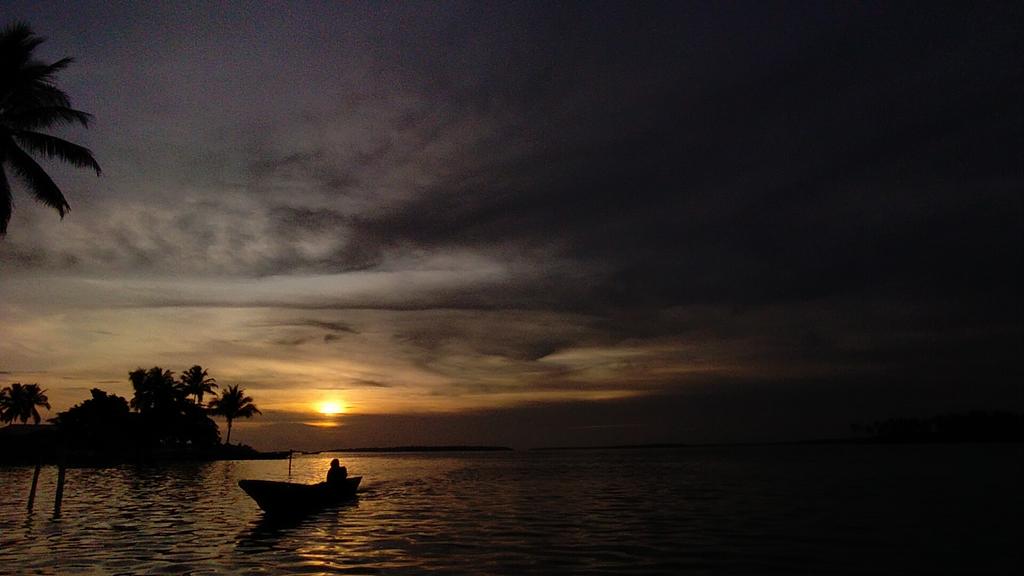 Zulham_c6's tweet photo. free wallpaper
diposisi yg tepat,
med menantikan buka puasa tuk wilayah papua barat 🫣🫣🫣
.
.
.
#lembing #sunset https://t.co/XJ9SDRSShB
