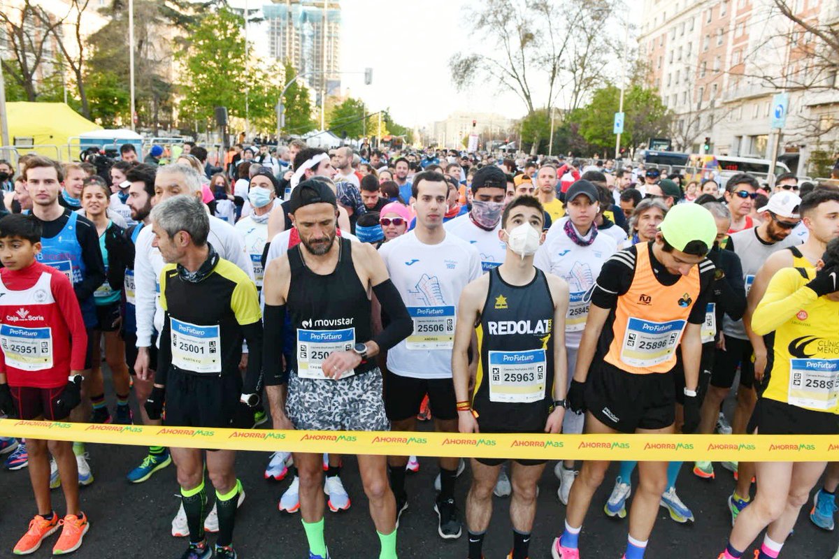 ProFuturo_'s tweet photo. Así estaba el ambiente previo a la salida de la #CarreraProFuturo en Madrid.
 
Gracias a todos los que hacéis posible seguir acercando la educación digital a millones de niños y niñas❤️
 
@fundacionTef @FundlaCaixa @mediodemadrid
#EducarTransforma #SomosProFuturo https://t.co/S5Yz8MJgeP