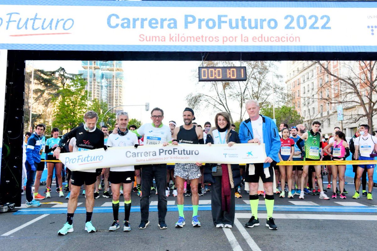 ProFuturo_'s tweet photo. Así estaba el ambiente previo a la salida de la #CarreraProFuturo en Madrid.
 
Gracias a todos los que hacéis posible seguir acercando la educación digital a millones de niños y niñas❤️
 
@fundacionTef @FundlaCaixa @mediodemadrid
#EducarTransforma #SomosProFuturo https://t.co/S5Yz8MJgeP