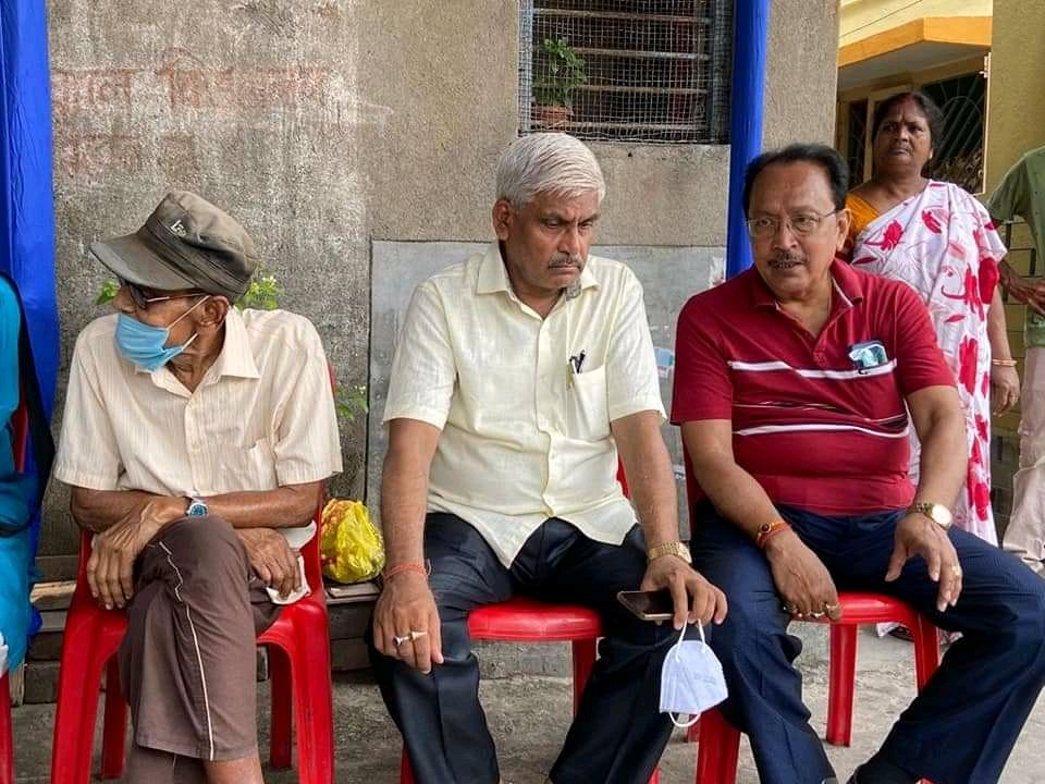 GIRIDHARISAHA9's tweet photo. আজ শ্রীরামপুর পৌরসভার 26 নম্বর ওয়ার্ড মাদাম বা���ান মিলনী সংঘের পক্ষ থেকে এক রক্তদান শিবিরের আয়োজন করা হয়েছিল

 আজকের রক্তদান শিবিরে উপস্থিত ছিলেন শ্রীরামপুর পৌরসভার পৌর পিতা শ্রী গিরিধারী সাহা মহাশয় উপ পৌর পিতা শ্রী উত্তম নাগ মহাশয় এবং  ওয়ার্ডের পৌর সদস্য রাজীব দত্ত মহাশয়! https://t.co/7aoXGneFrA