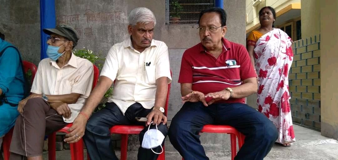 GIRIDHARISAHA9's tweet photo. আজ শ্রীরামপুর পৌরসভার 26 নম্বর ওয়ার্ড মাদাম বা���ান মিলনী সংঘের পক্ষ থেকে এক রক্তদান শিবিরের আয়োজন করা হয়েছিল

 আজকের রক্তদান শিবিরে উপস্থিত ছিলেন শ্রীরামপুর পৌরসভার পৌর পিতা শ্রী গিরিধারী সাহা মহাশয় উপ পৌর পিতা শ্রী উত্তম নাগ মহাশয় এবং  ওয়ার্ডের পৌর সদস্য রাজীব দত্ত মহাশয়! https://t.co/7aoXGneFrA