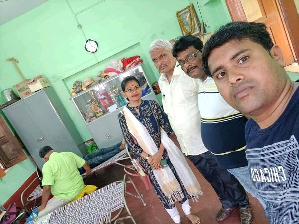 GIRIDHARISAHA9's tweet photo. আজ শ্রীরামপুর পৌরসভার 26 নম্বর ওয়ার্ড মাদাম বা���ান মিলনী সংঘের পক্ষ থেকে এক রক্তদান শিবিরের আয়োজন করা হয়েছিল

 আজকের রক্তদান শিবিরে উপস্থিত ছিলেন শ্রীরামপুর পৌরসভার পৌর পিতা শ্রী গিরিধারী সাহা মহাশয় উপ পৌর পিতা শ্রী উত্তম নাগ মহাশয় এবং  ওয়ার্ডের পৌর সদস্য রাজীব দত্ত মহাশয়! https://t.co/7aoXGneFrA