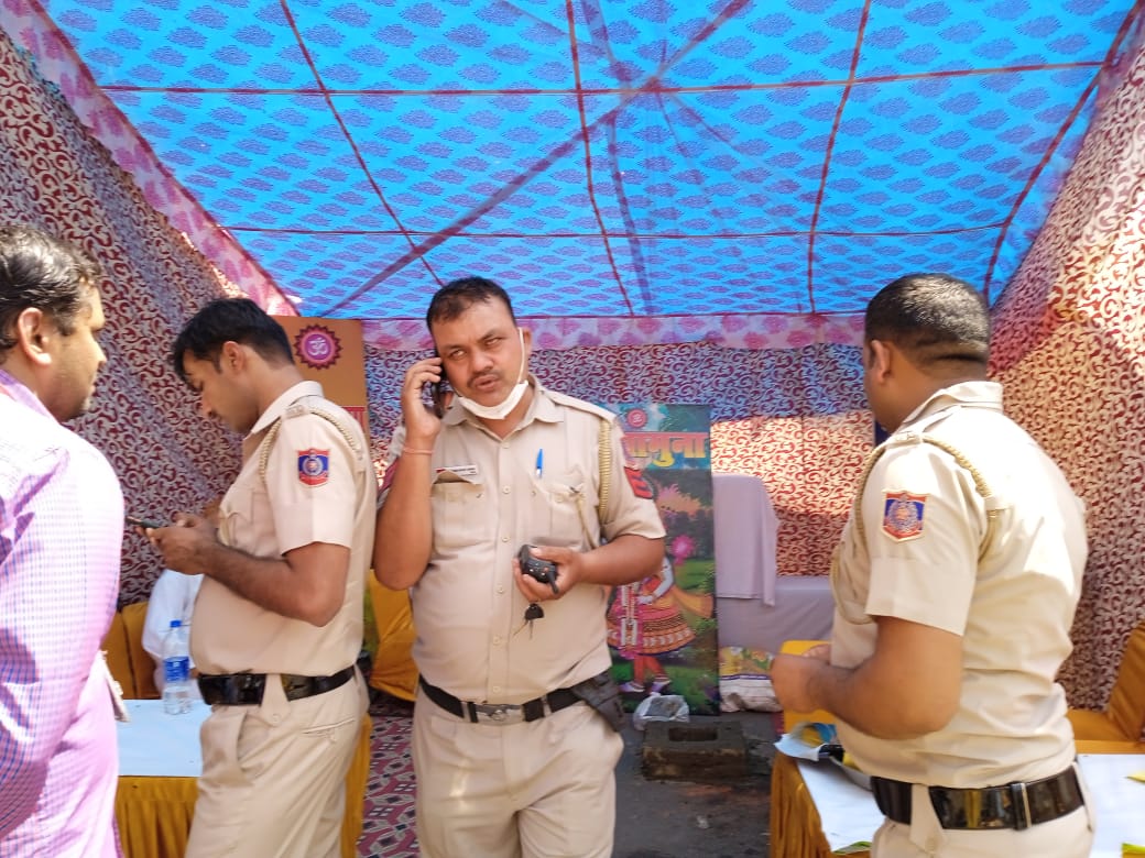 shadowcabin's tweet photo. @CPDelhi @DCPEastDelhi @DCEastSinghbhum @GautamGambhir @abhayvermabjp @BJP4Delhi @JPNadda @AmitShah @PMOIndia @LtGovDelhi pl लिंक देखें कैसे तीसरे वर्ष हो रहे महा मृत्युंजय मन्त्र आहुति यज्ञ स्थल को बाटा सोप की 1 झूठी 100 न्.कॉल के बहाने ध्वस्त कर दिया गया https://t.co/c0qpU2UajN https://t.co/YOyfcyYkj6