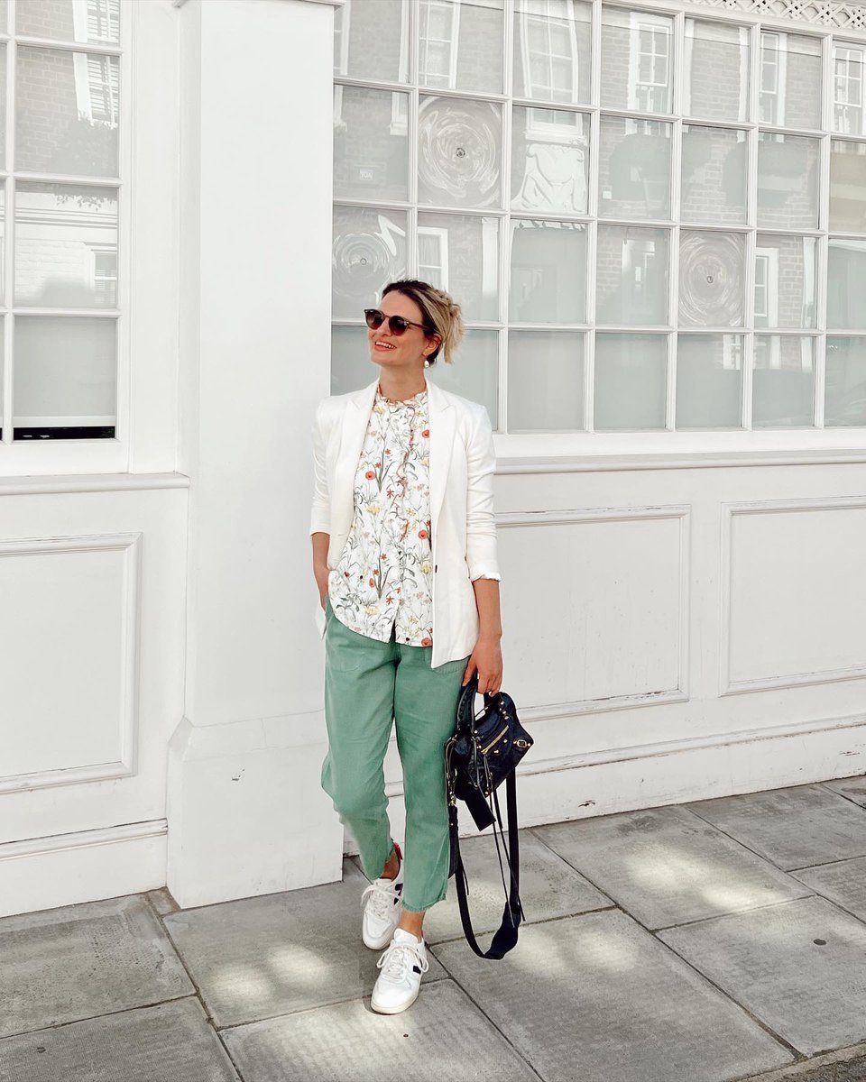 Spring dressing made easy in our beautifully botanical Iris Blouse. 📷: <a href="/chrissabella27/">Christina</a>. Shop the look here: cur.lt/knocqr3ma

#baukjen #baukjenstyle #sustainablefashion #slowfashion #ethicalfashion #outfitinspiration #springstyle #springstyling #springflorals #florals