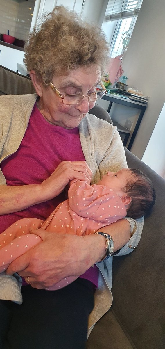 T17narTina's tweet photo. My adorable mum June Rosemary with her great grand daughter Primrose June #Blessings #primrose #housefullofmennolonger https://t.co/x56zgfbSH7