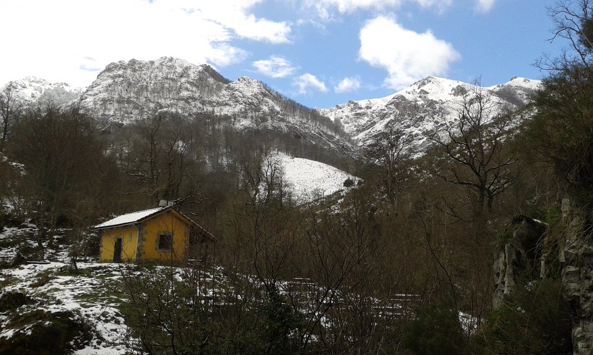 QuintanaPin's tweet photo. #SotodeAgues y #LaCruzdeLosRios #Sobrescobio @TurismoAsturias @spain @ParqueRedes @AEMET_Asturias @eltiempotpa @MeteoAsturias @aquilatierratve @ParqueNatuRedes @redesdensueno https://t.co/a80VVTqIdd