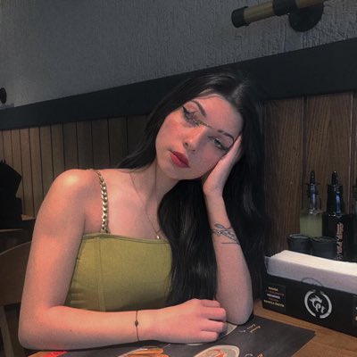 CemreEzz's tweet photo. N İ K E #YeniProfilResmi https://t.co/teMvI7c1ga