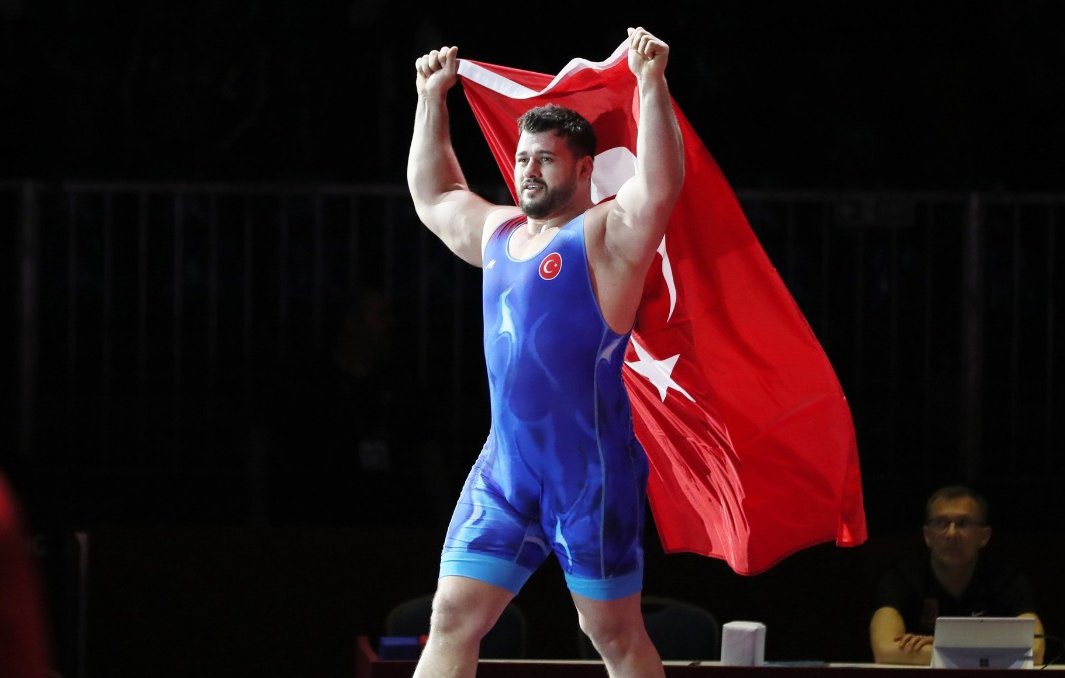 Avrupa Güreş Şampiyonası'nda 11. kez şampiyonluğa erişerek ülkemizi gururlandıran Rıza Kayaalp’i kutluyoruz.