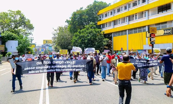 SriLankaTweet's tweet photo. Protest at Maharagama #SriLanka #LKA https://t.co/OWteM3ojgz