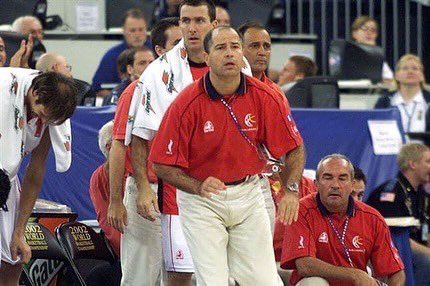 JCMartinTorres's tweet photo. Finalizamos la semana con otra triste noticia, el fallecimiento de Javier Imbroda, Consejero de Educacion y ex-entrenador de baloncesto. Gran  luchador que ha tenido éxito en todo lo que ha emprendido, gran entrenador, gran gestor, gran empresario y sobre todo GRAN PERSONA. 

DEP https://t.co/qkdL4SWZpu