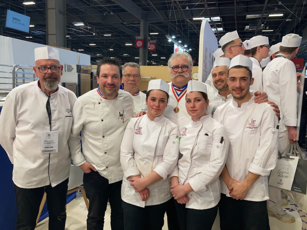 Proviseur Anne-Sophie Pic (@proviseuraspic) on Twitter photo Des élèves en "Pâtisserie" du lycée Anne-Sophie Pic ont participé à la coupe de France des Écoles lors du salon Europain. Ils ont été suivis, avec leurs professeurs M.Ney et M.Vareil, par M6. Le reportage sera diffusé le 3 avril (ou en "replay") dans le magazine 66 minutes. Des élèves en "Pâtisserie" du lycée Anne-Sophie Pic ont participé à la coupe de France des Écoles lors du salon Europain. Ils ont été suivis, avec leurs professeurs M.Ney et M.Vareil, par M6. Le reportage sera diffusé le 3 avril (ou en "replay") dans le magazine 66 minutes.