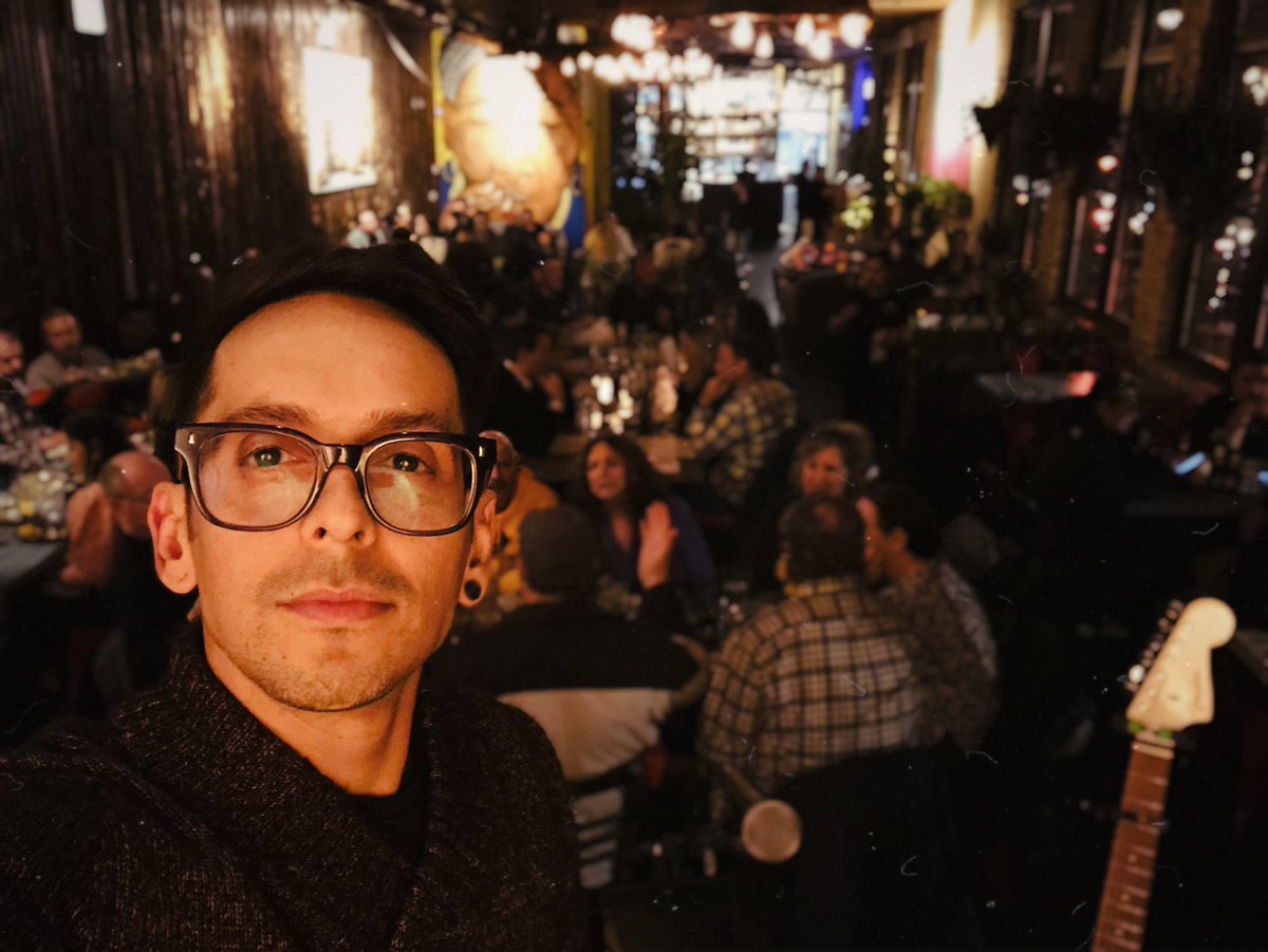 abelgoficial's tweet photo. Otra gran noche con casa llena en uno de mis lugares favoritos para cantar en Chicago, @RojoGusano de Ravenswood. https://t.co/VOlh8fa6Ji